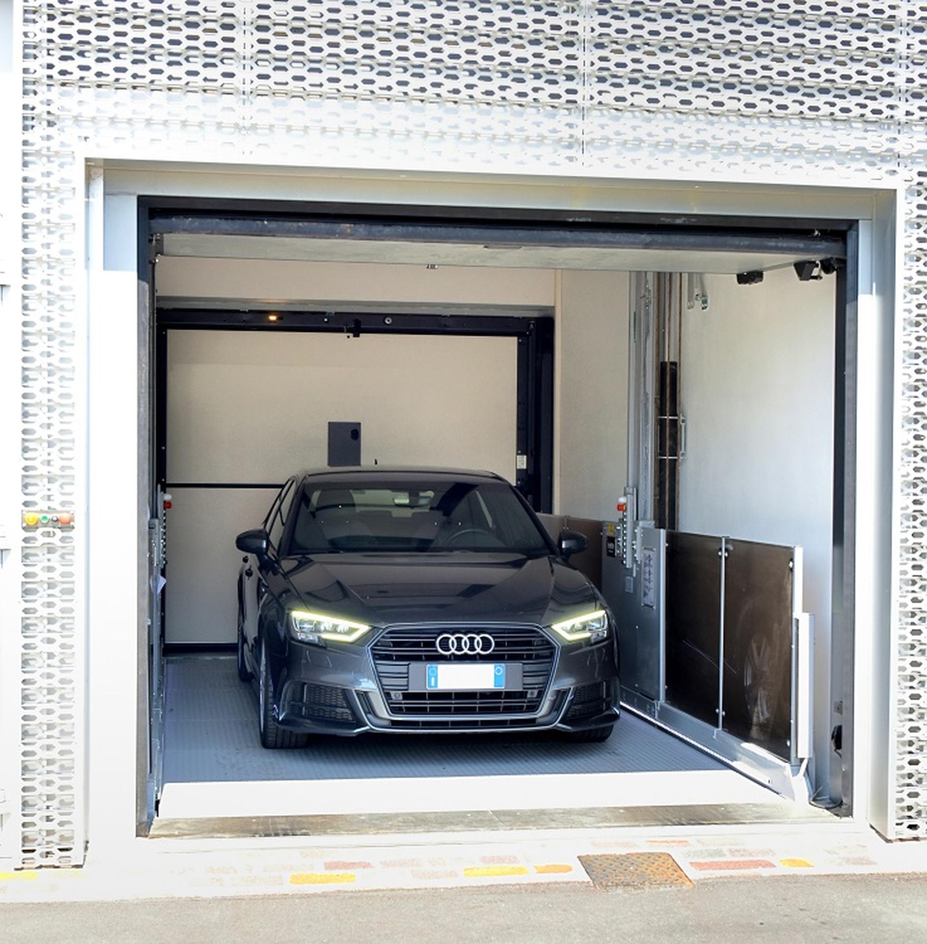 รูปที่ 1. Car lift IP1-HMT V07