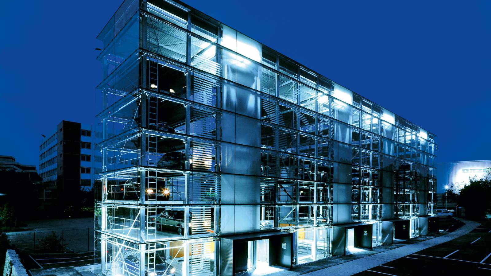 รูปที่ 8. Office building
